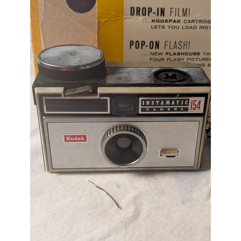 Kodak Instamatic 154 Camera Outfit Vintage 126 Film Case GE Flash Cubes Box